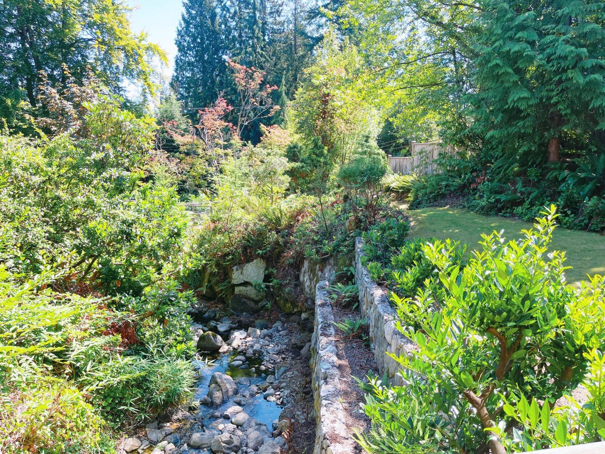 66 Creek Garden House West Vancouver Exterior foto